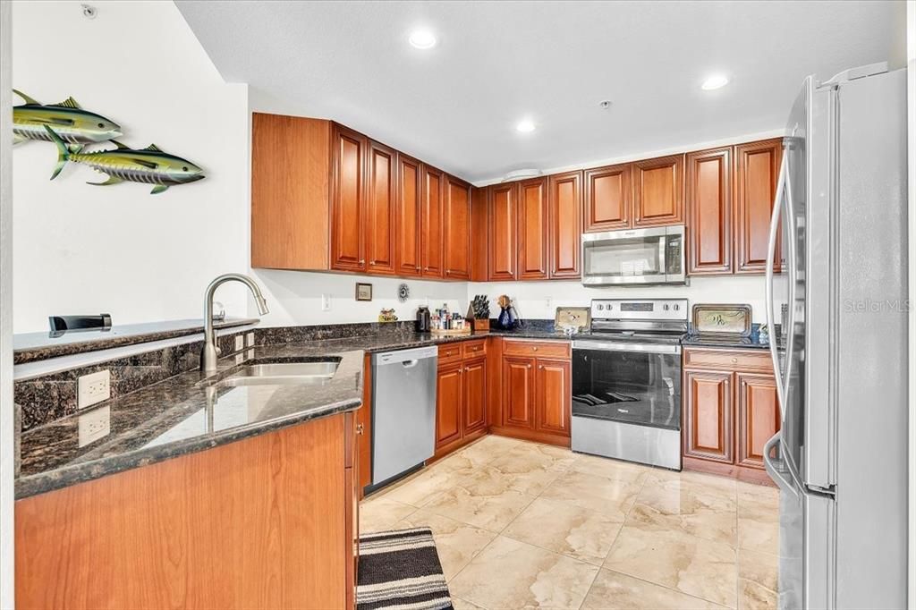 На продажу: $225,000 (2 спален, 2 ванн, 1313 Квадратных фут)