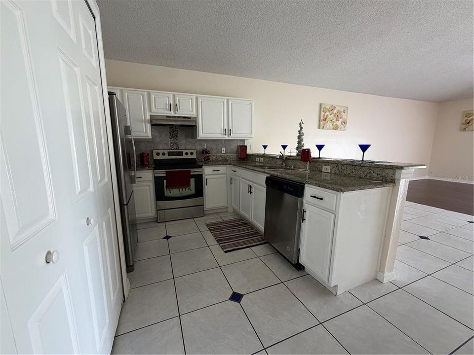В аренду: $1,900 (3 спален, 2 ванн, 1728 Квадратных фут)