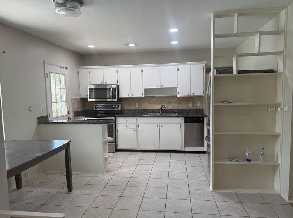 For Rent: $3,000 (2 beds, 1 baths, 1105 Square Feet)