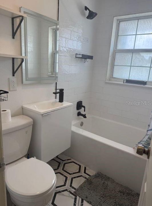 For Rent: $3,000 (2 beds, 1 baths, 1105 Square Feet)