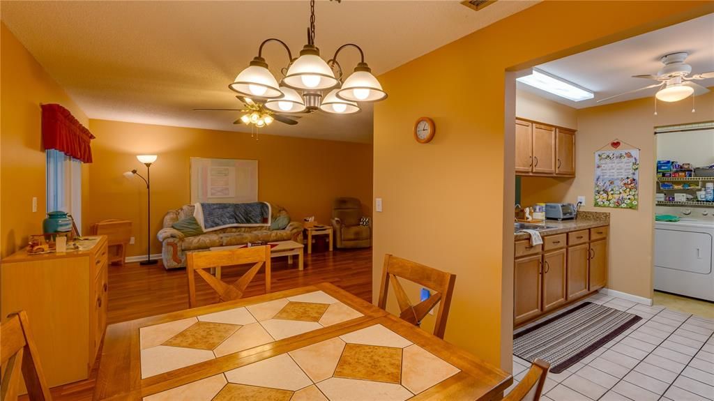 En Venta: $169,900 (2 camas, 2 baños, 1105 Pies cuadrados)