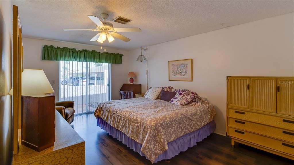 En Venta: $169,900 (2 camas, 2 baños, 1105 Pies cuadrados)