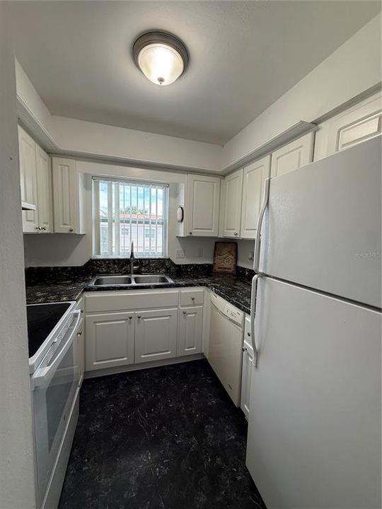 For Rent: $1,400 (3 beds, 2 baths, 1226 Square Feet)