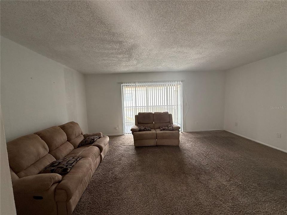 For Rent: $1,400 (3 beds, 2 baths, 1226 Square Feet)
