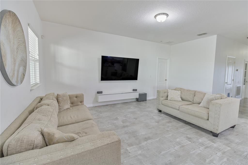 En Venta: $379,900 (3 camas, 2 baños, 1445 Pies cuadrados)