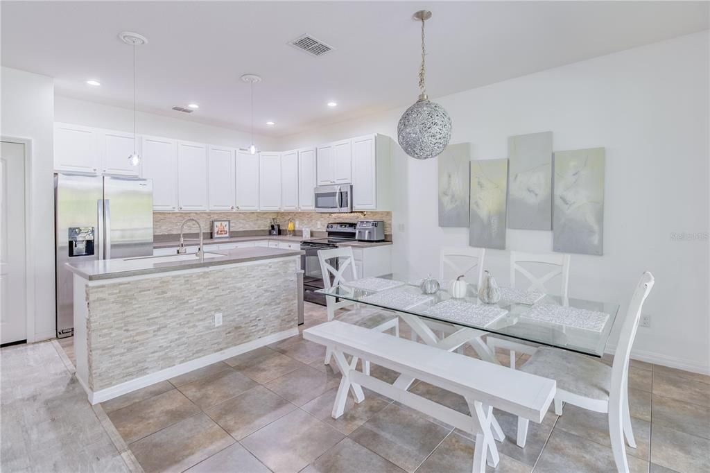 En Venta: $379,900 (3 camas, 2 baños, 1445 Pies cuadrados)