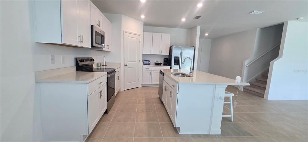 For Rent: $2,650 (5 beds, 3 baths, 2287 Square Feet)