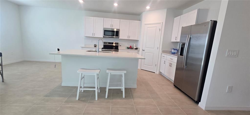 For Rent: $2,650 (5 beds, 3 baths, 2287 Square Feet)