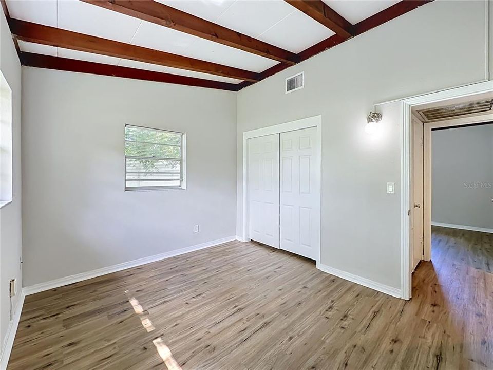For Sale: $275,000 (3 beds, 2 baths, 1259 Square Feet)