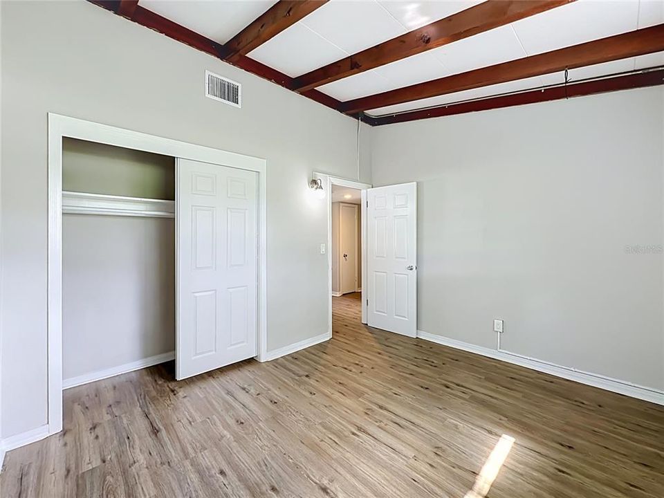 For Sale: $275,000 (3 beds, 2 baths, 1259 Square Feet)