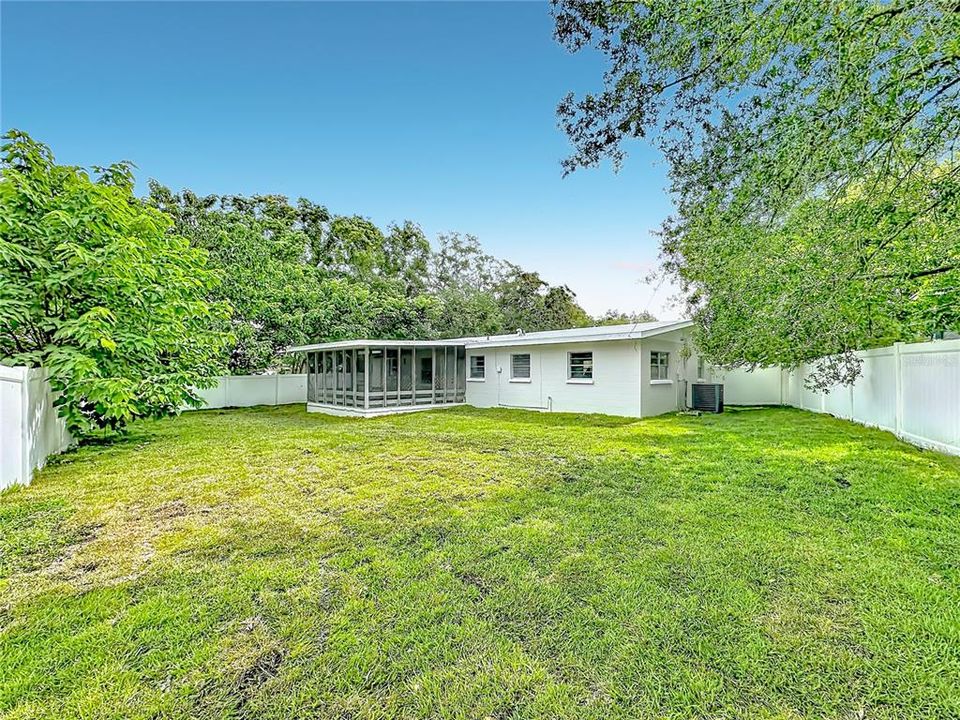 For Sale: $275,000 (3 beds, 2 baths, 1259 Square Feet)