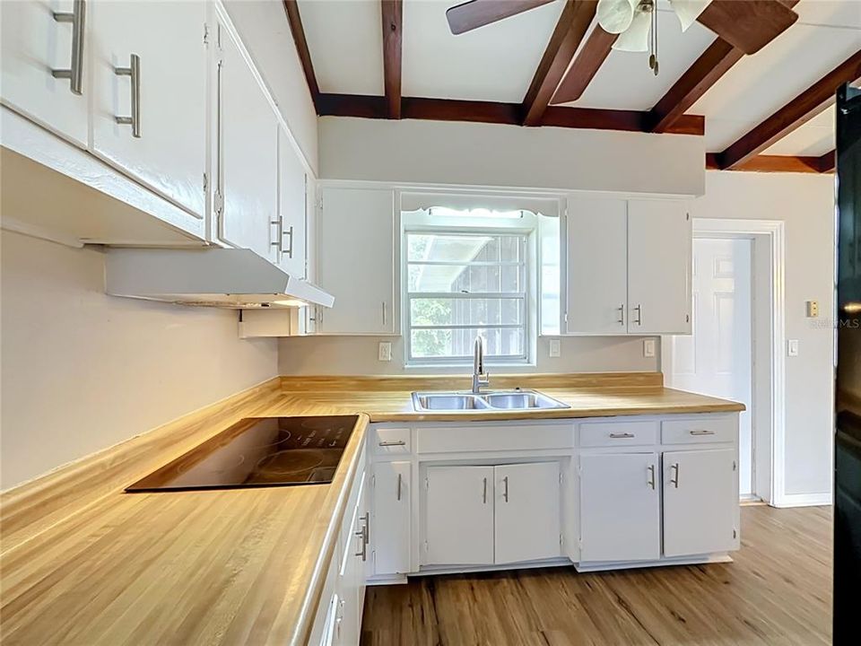 For Sale: $275,000 (3 beds, 2 baths, 1259 Square Feet)