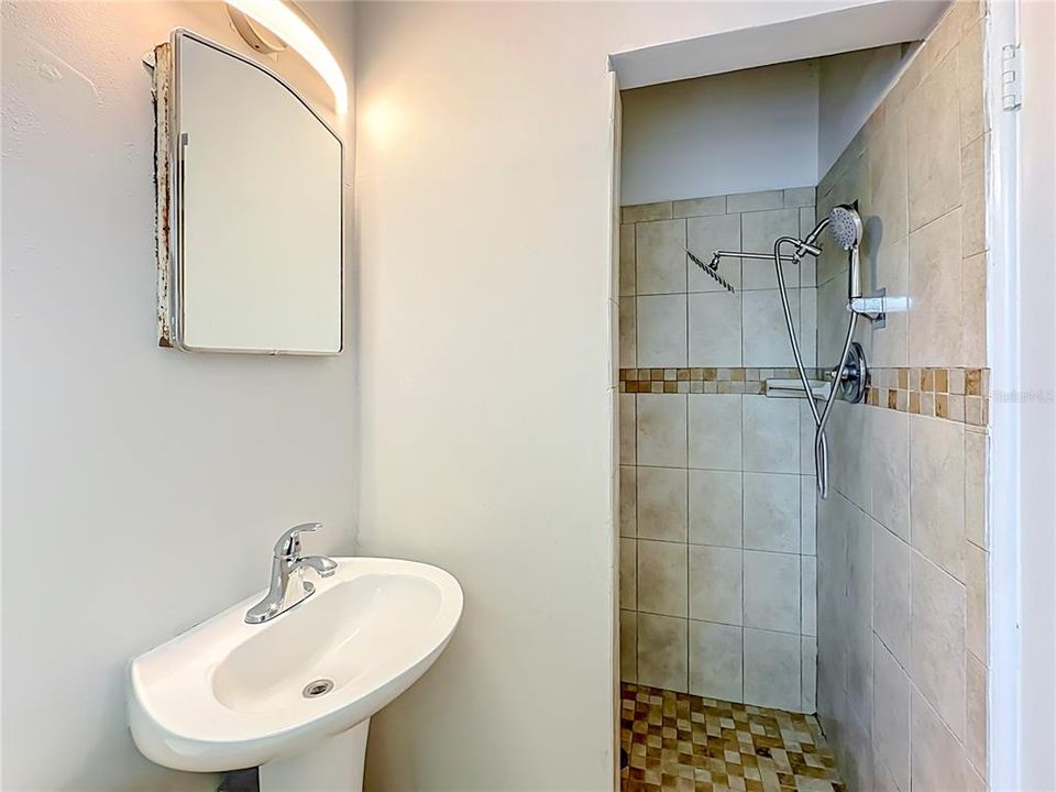 For Sale: $275,000 (3 beds, 2 baths, 1259 Square Feet)