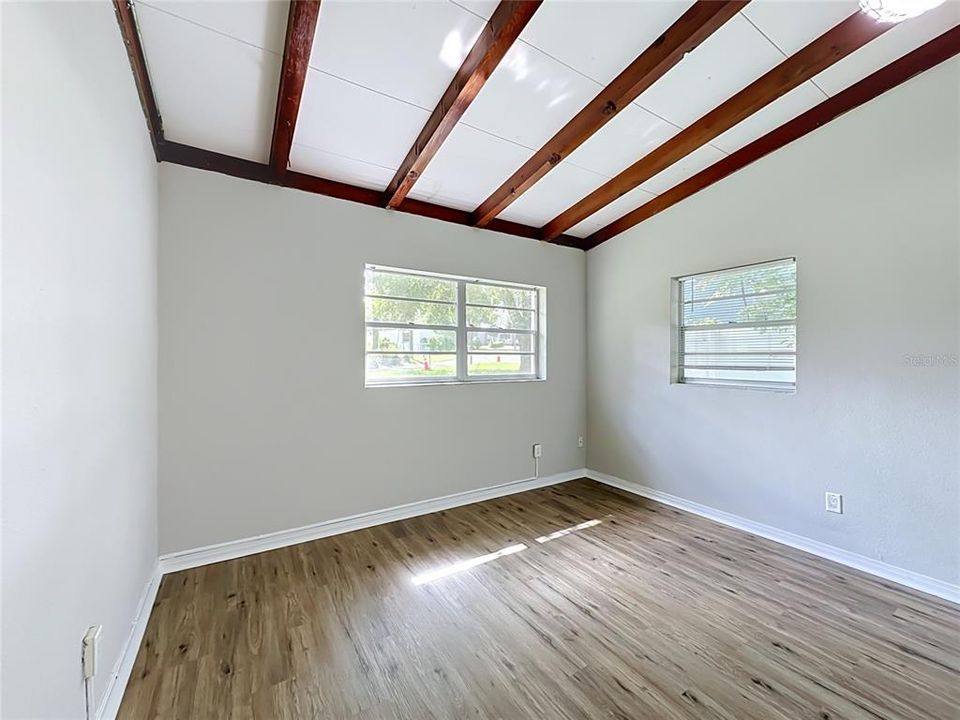 For Sale: $275,000 (3 beds, 2 baths, 1259 Square Feet)