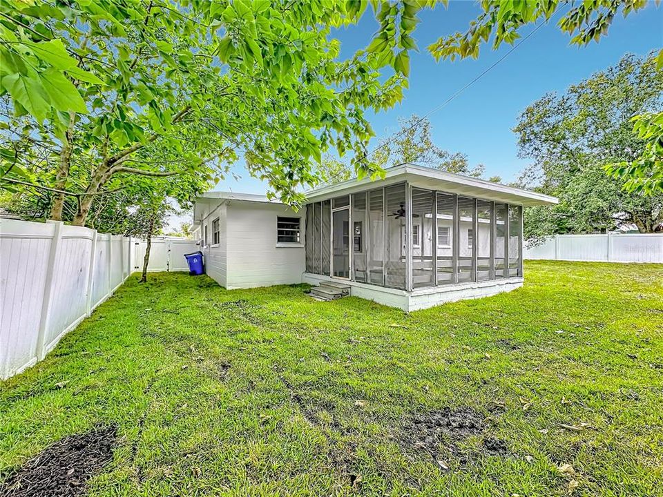 For Sale: $275,000 (3 beds, 2 baths, 1259 Square Feet)