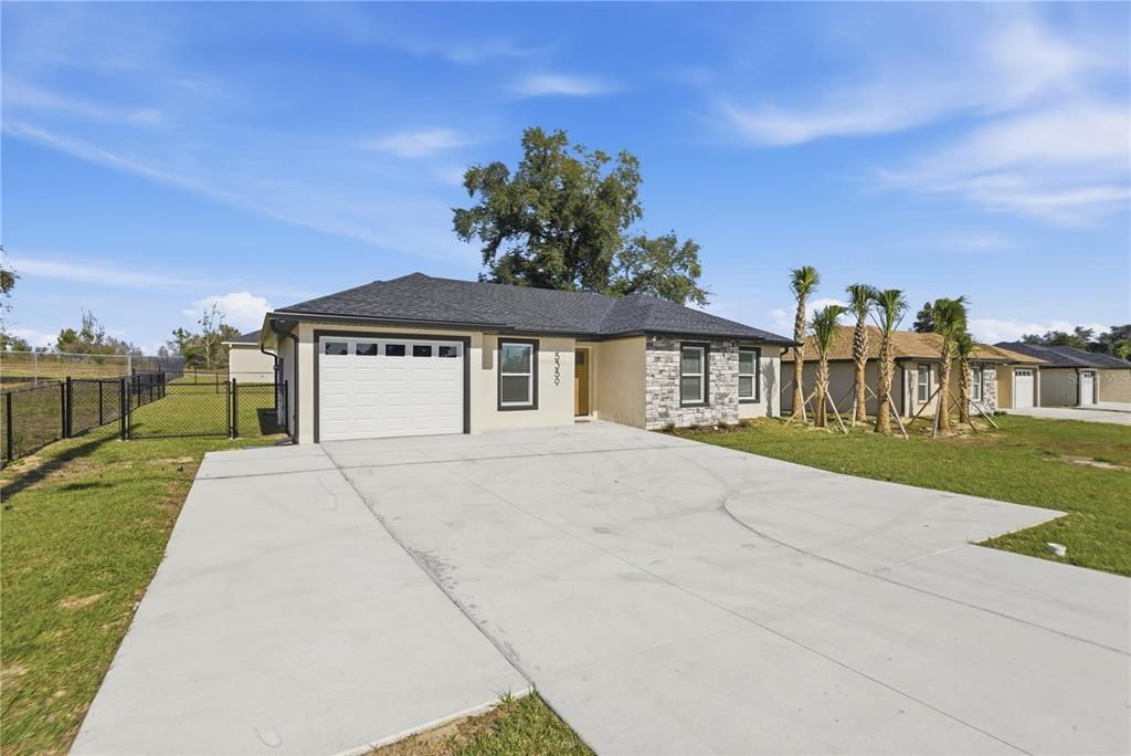 For Sale: $228,000 (3 beds, 2 baths, 1100 Square Feet)