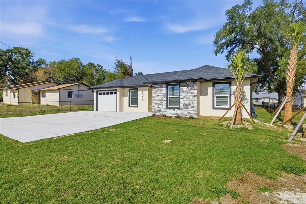 For Sale: $228,000 (3 beds, 2 baths, 1100 Square Feet)