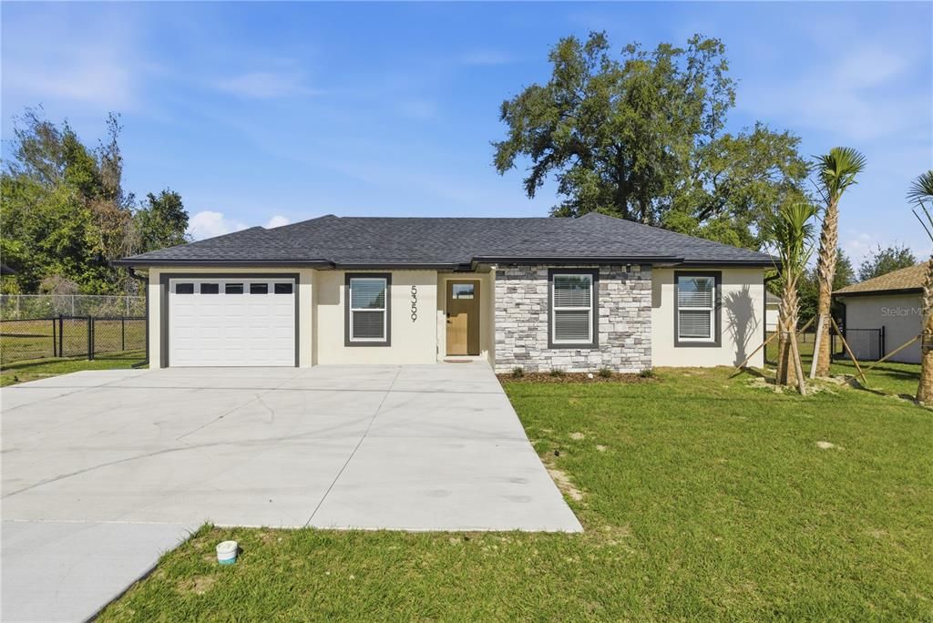 For Sale: $228,000 (3 beds, 2 baths, 1100 Square Feet)