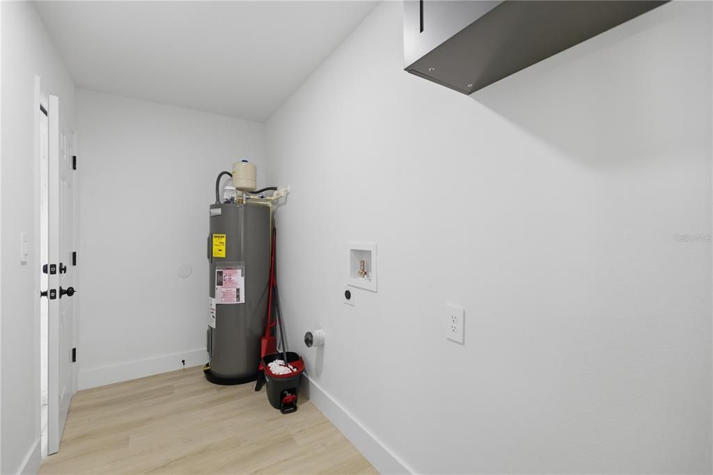 For Sale: $228,000 (3 beds, 2 baths, 1100 Square Feet)