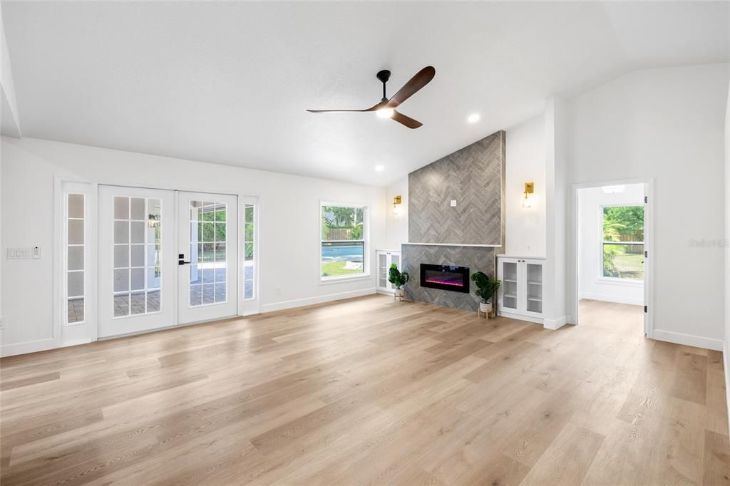 For Sale: $979,000 (5 beds, 3 baths, 2926 Square Feet)