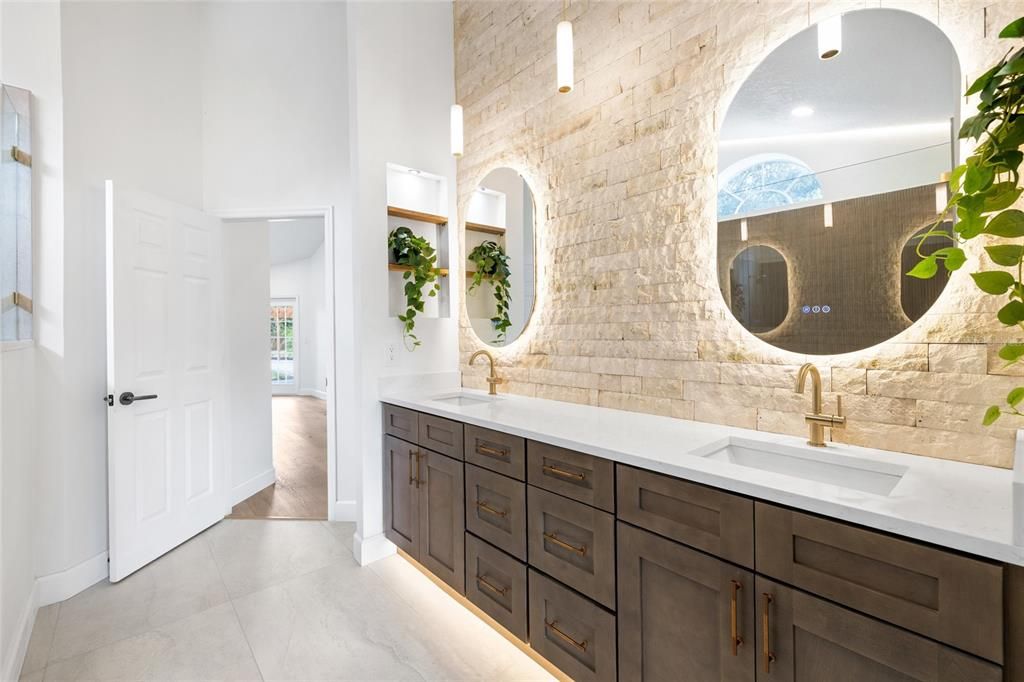 For Sale: $979,000 (5 beds, 3 baths, 2926 Square Feet)