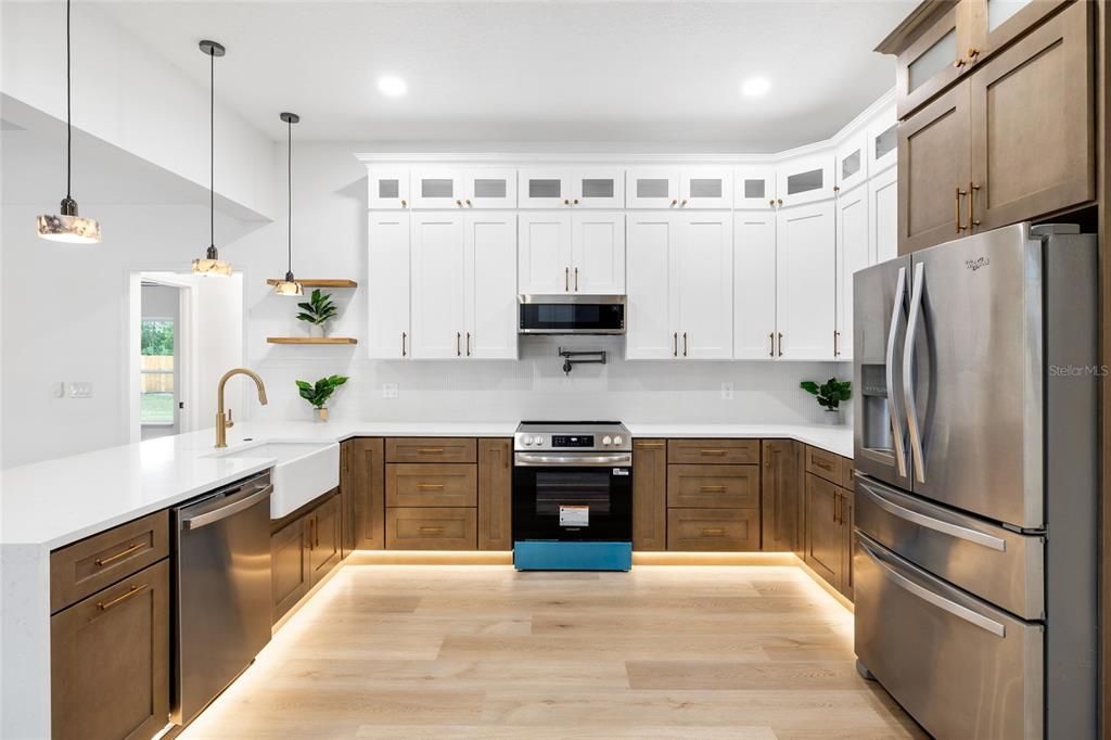 For Sale: $979,000 (5 beds, 3 baths, 2926 Square Feet)