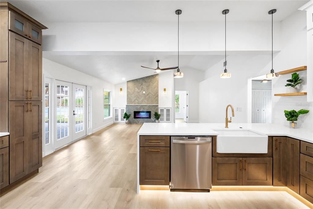 For Sale: $979,000 (5 beds, 3 baths, 2926 Square Feet)
