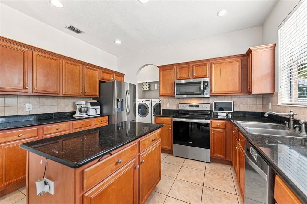 En Venta: $399,000 (4 camas, 2 baños, 2352 Pies cuadrados)