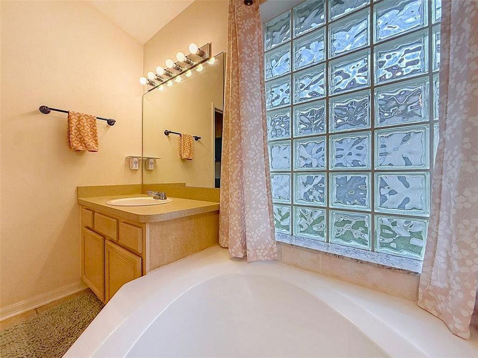 На продажу: $419,900 (3 спален, 2 ванн, 1822 Квадратных фут)
