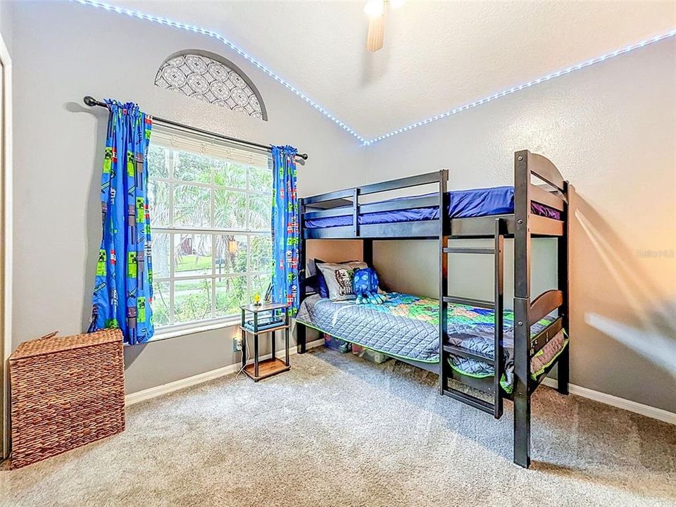 На продажу: $419,900 (3 спален, 2 ванн, 1822 Квадратных фут)