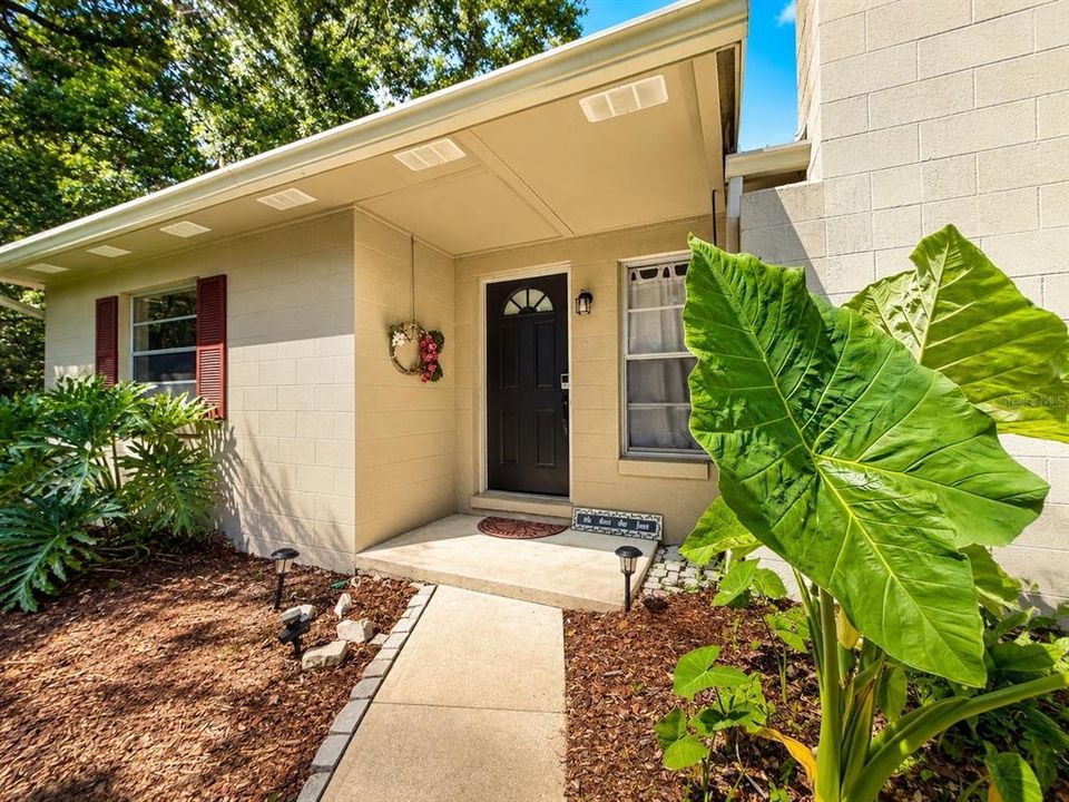 For Sale: $299,000 (3 beds, 2 baths, 1264 Square Feet)