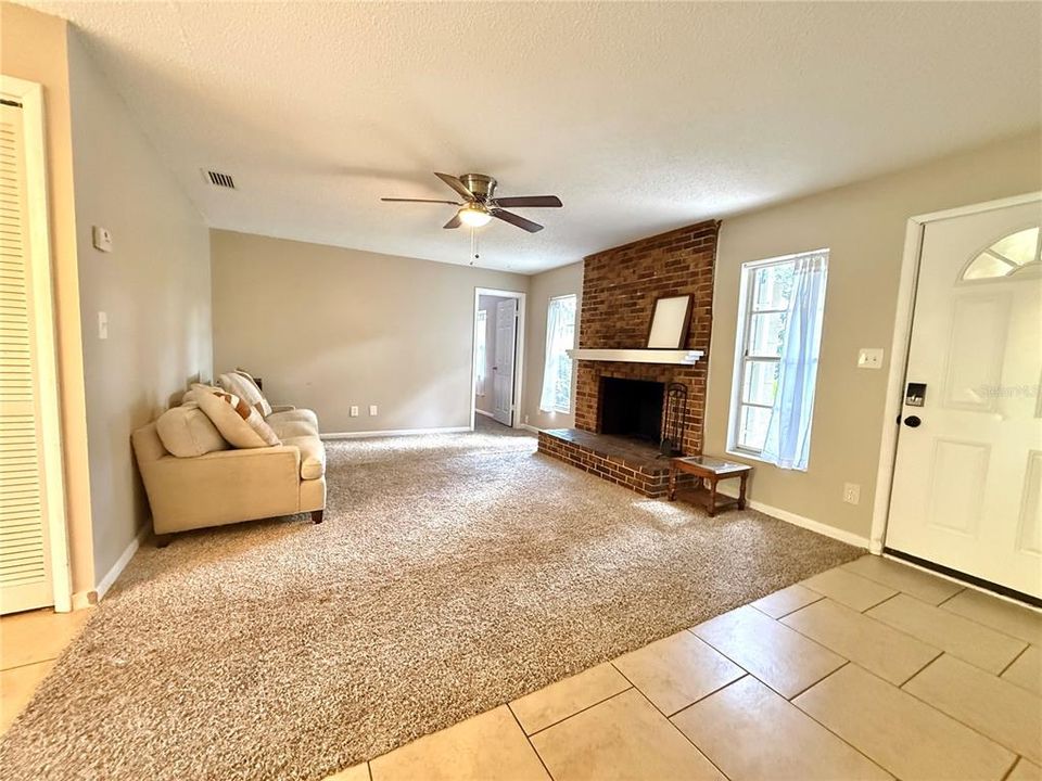 For Sale: $299,000 (3 beds, 2 baths, 1264 Square Feet)