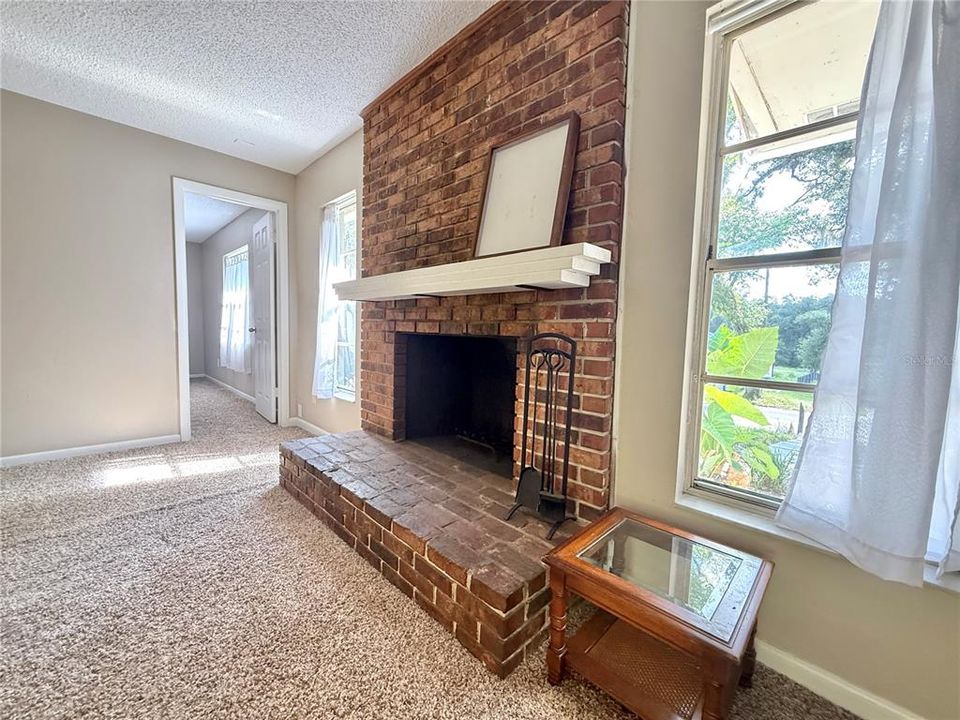 For Sale: $299,000 (3 beds, 2 baths, 1264 Square Feet)