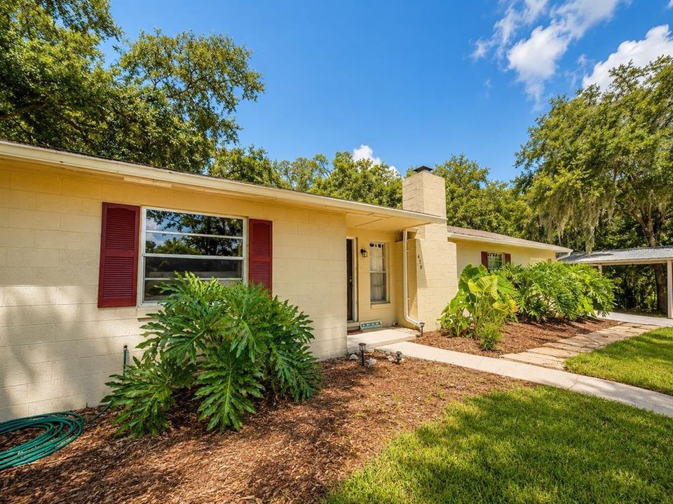 For Sale: $299,000 (3 beds, 2 baths, 1264 Square Feet)