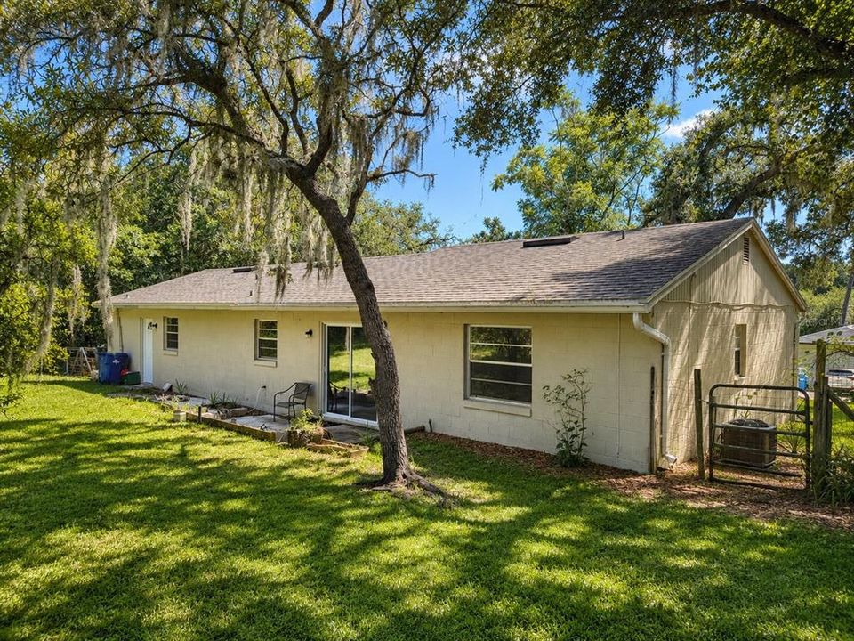For Sale: $299,000 (3 beds, 2 baths, 1264 Square Feet)