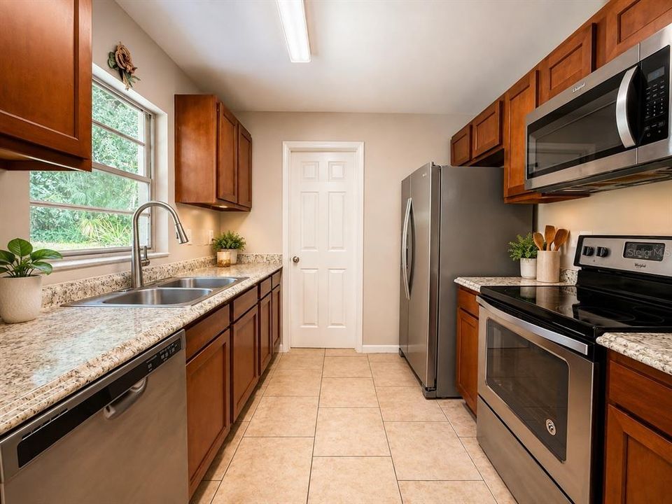 For Sale: $299,000 (3 beds, 2 baths, 1264 Square Feet)
