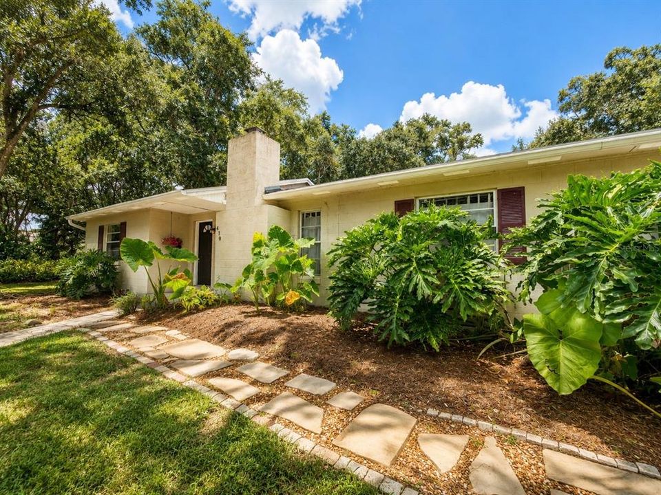 For Sale: $299,000 (3 beds, 2 baths, 1264 Square Feet)