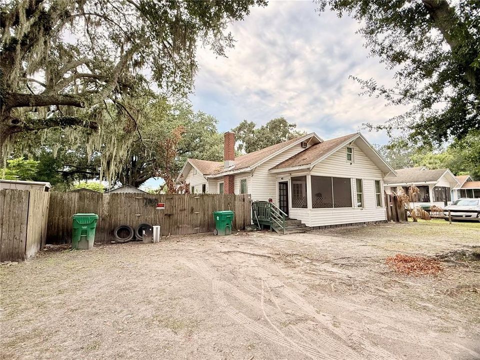 En Venta: $435,000 (8 camas, 3 baños, 1750 Pies cuadrados)