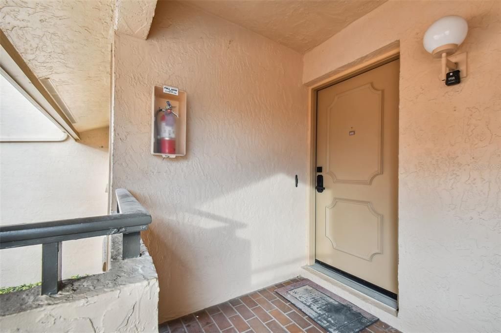 На продажу: $369,900 (2 спален, 2 ванн, 1220 Квадратных фут)