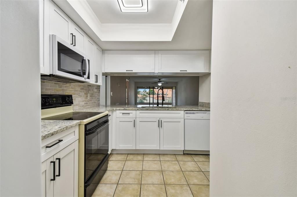 На продажу: $369,900 (2 спален, 2 ванн, 1220 Квадратных фут)