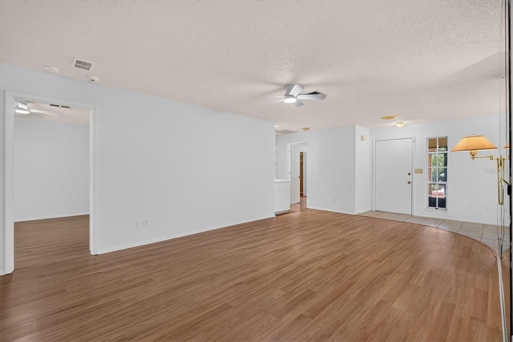 На продажу: $249,400 (2 спален, 2 ванн, 1190 Квадратных фут)