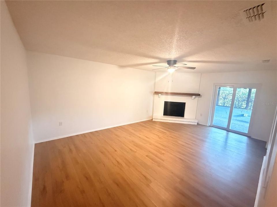 For Rent: $1,950 (3 beds, 2 baths, 1355 Square Feet)