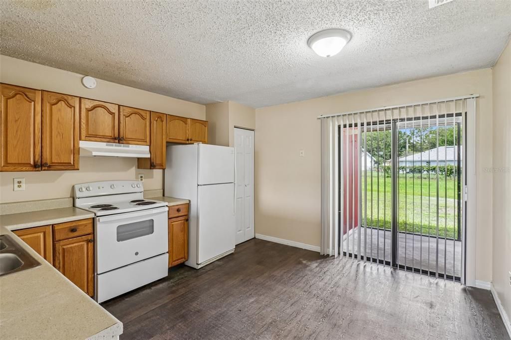 For Rent: $1,599 (2 beds, 2 baths, 950 Square Feet)