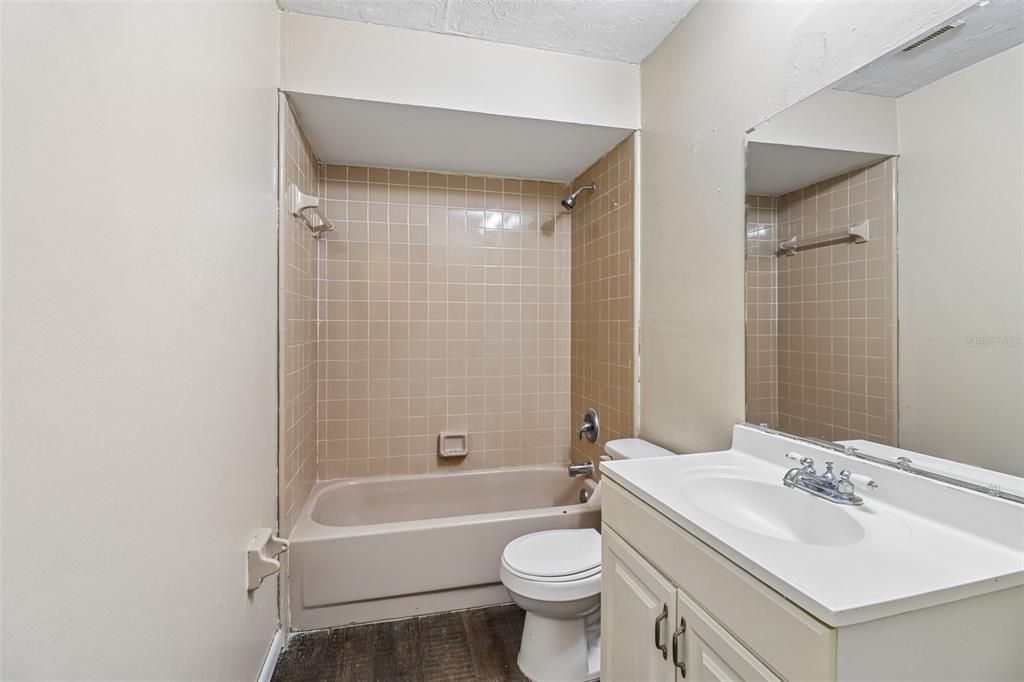 For Rent: $1,599 (2 beds, 2 baths, 950 Square Feet)