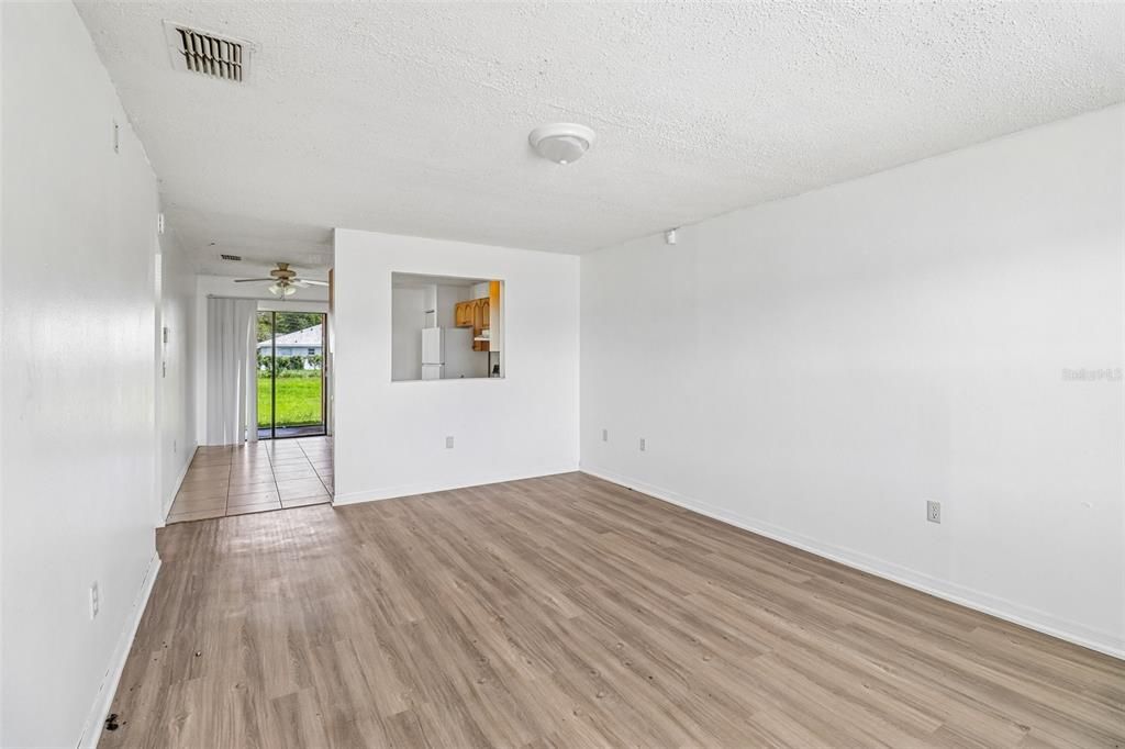 For Rent: $1,599 (2 beds, 2 baths, 950 Square Feet)