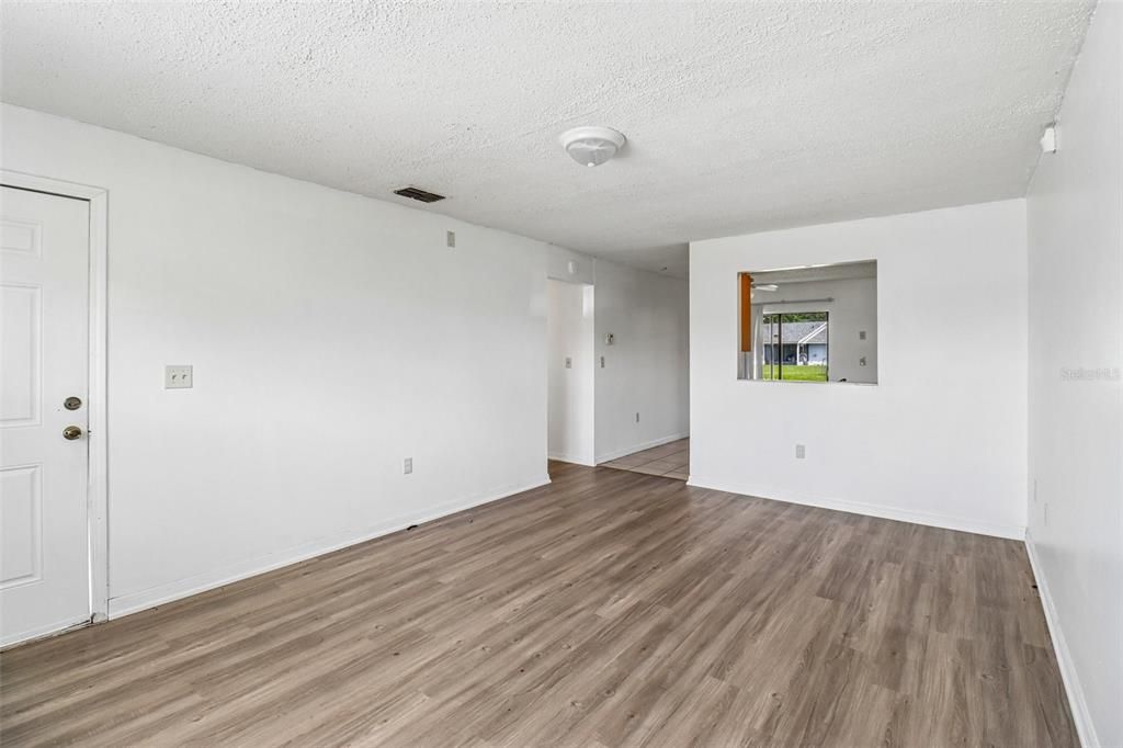 For Rent: $1,599 (2 beds, 2 baths, 950 Square Feet)