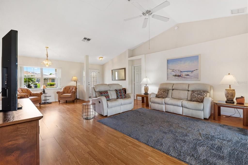 For Sale: $319,000 (3 beds, 2 baths, 1751 Square Feet)