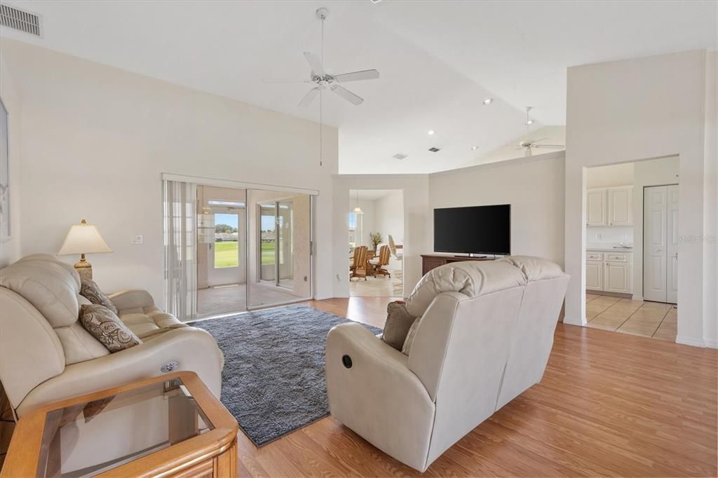 For Sale: $319,000 (3 beds, 2 baths, 1751 Square Feet)
