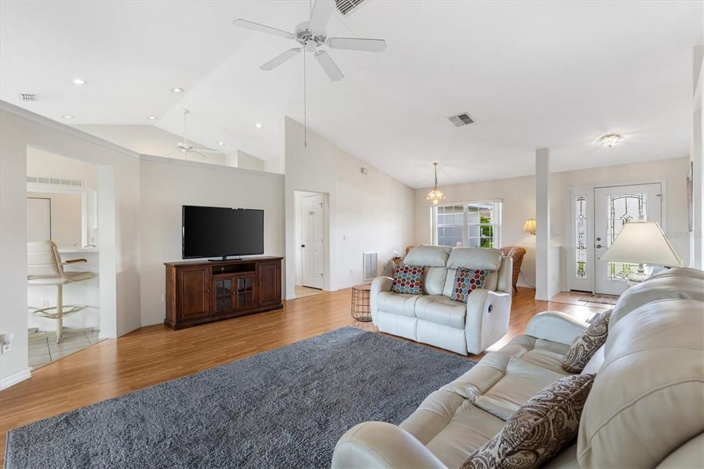 For Sale: $319,000 (3 beds, 2 baths, 1751 Square Feet)