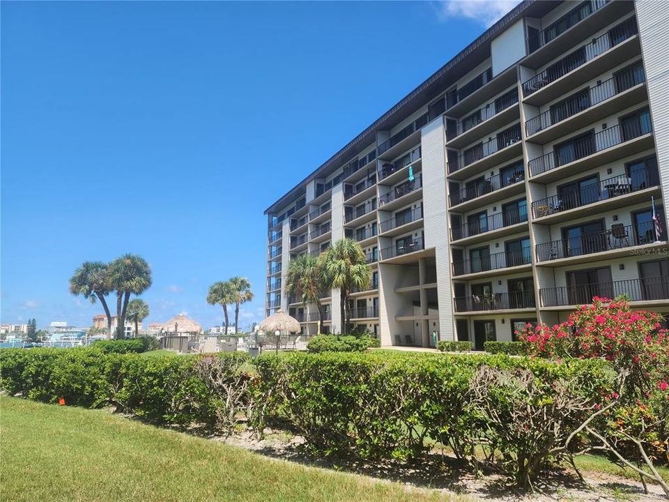 For Rent: $2,600 (2 beds, 2 baths, 1218 Square Feet)